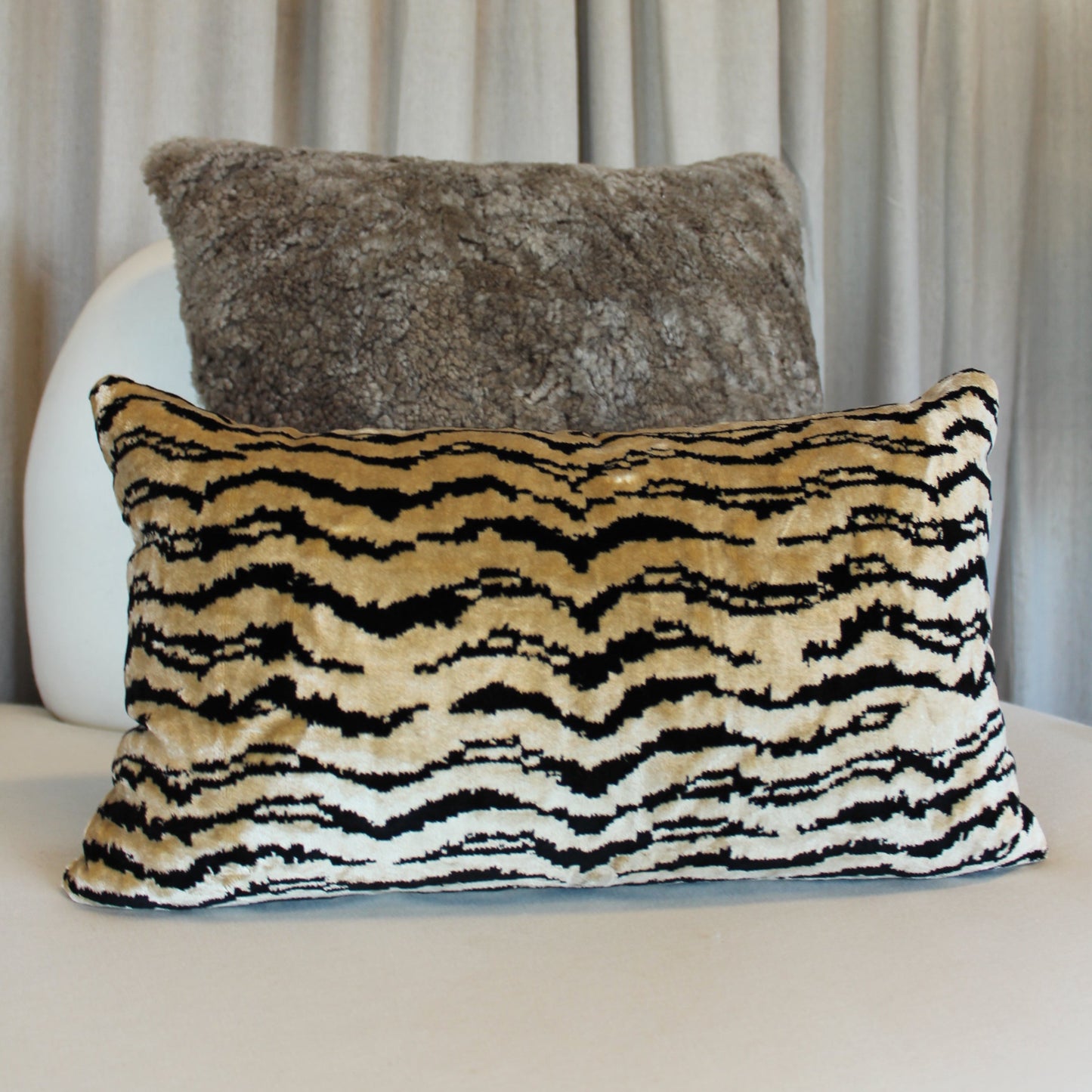 Colefax & Fowler Larsen Kayar in Ebony with Linen Back Pillow Cover