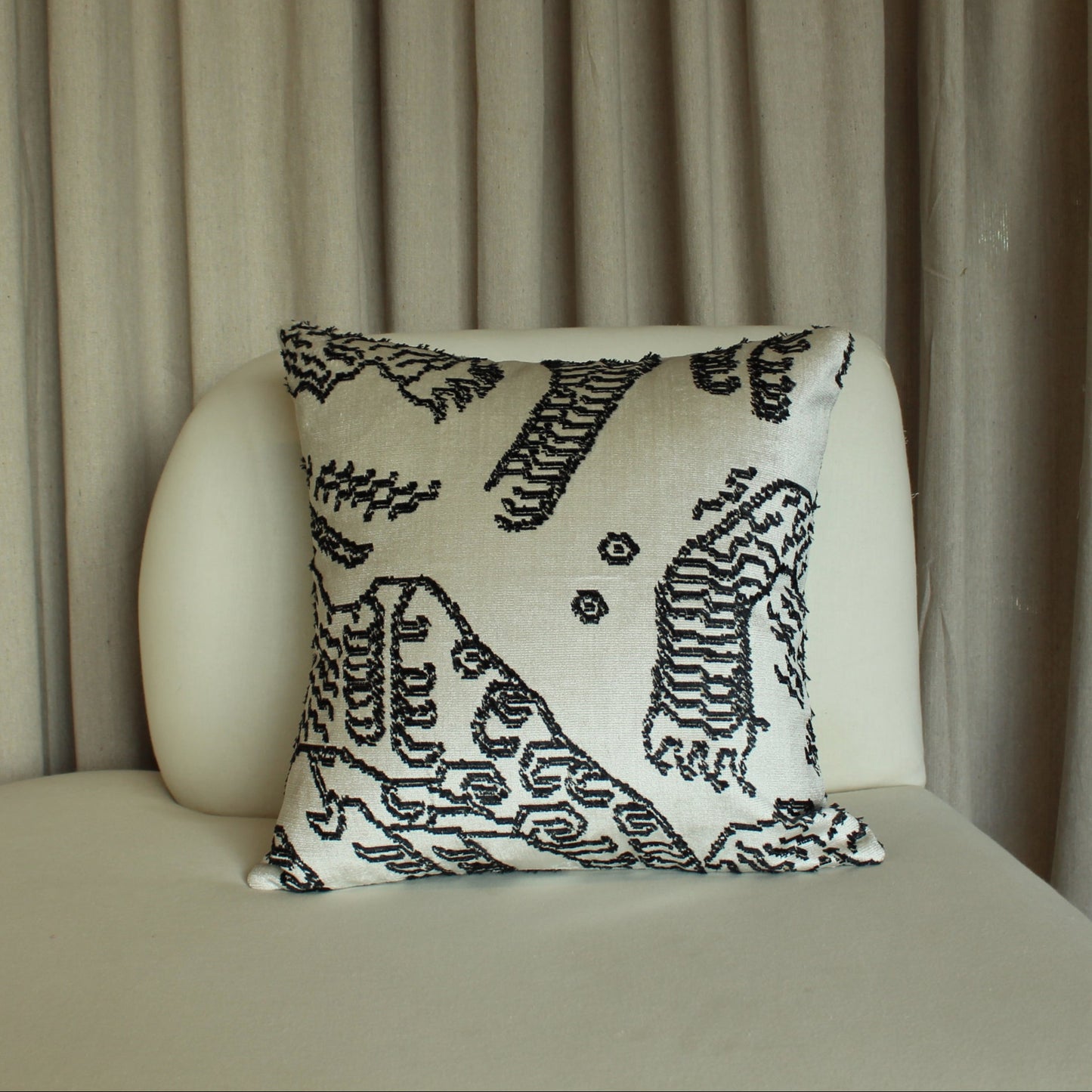 Dedar Tiger Mountain in Graphite Pillow Cover