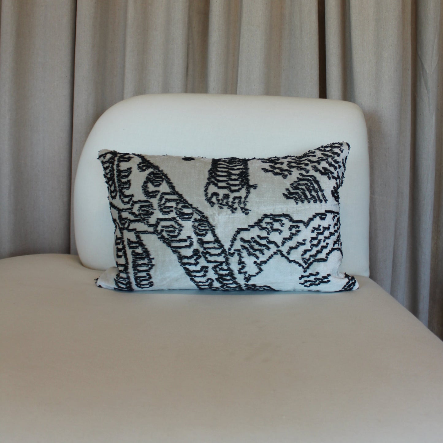 Dedar Tiger Mountain in Graphite Pillow Cover