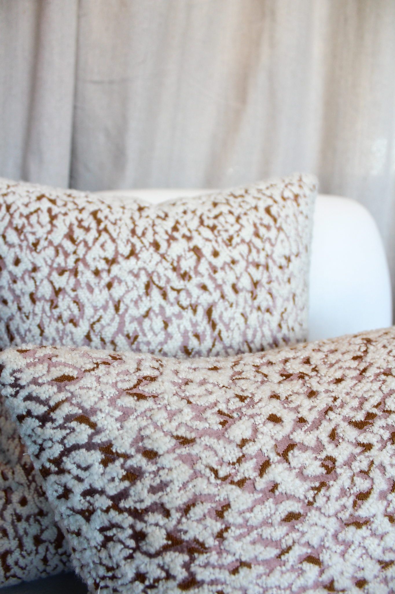 Metaphores Feline Impala Pillow Cover