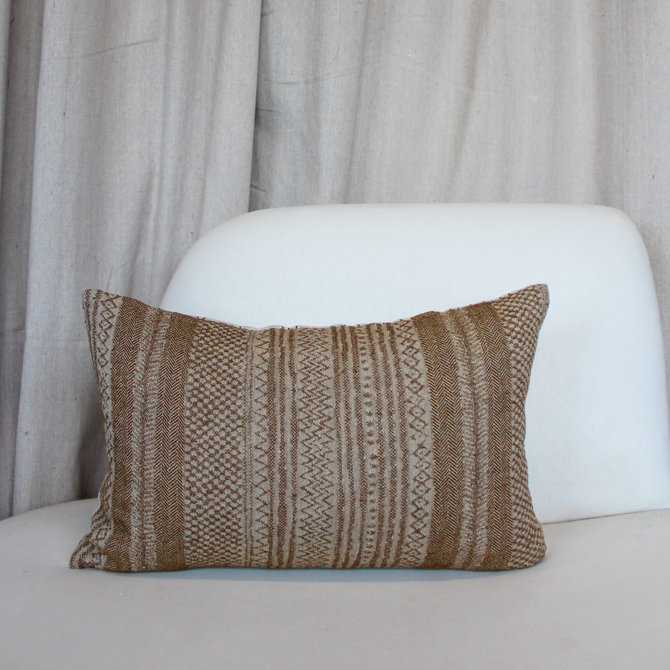 De Le Cuona Kalahari Cabernet with Kerry Joyce Scribe Pillow Cover