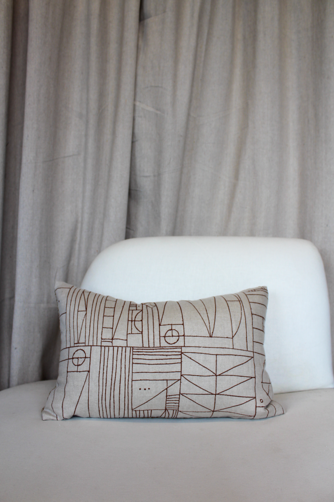 De Le Cuona Kalahari Cabernet with Kerry Joyce Scribe Pillow Cover