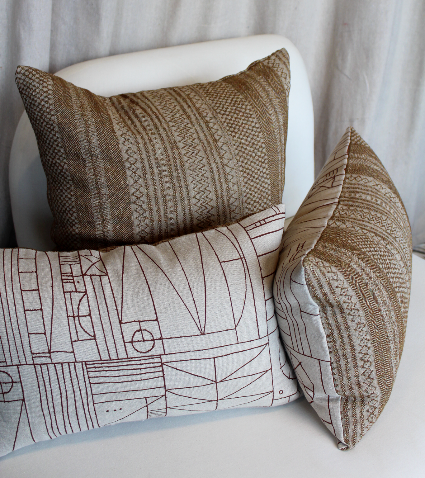 De Le Cuona Kalahari Cabernet with Kerry Joyce Scribe Pillow Cover