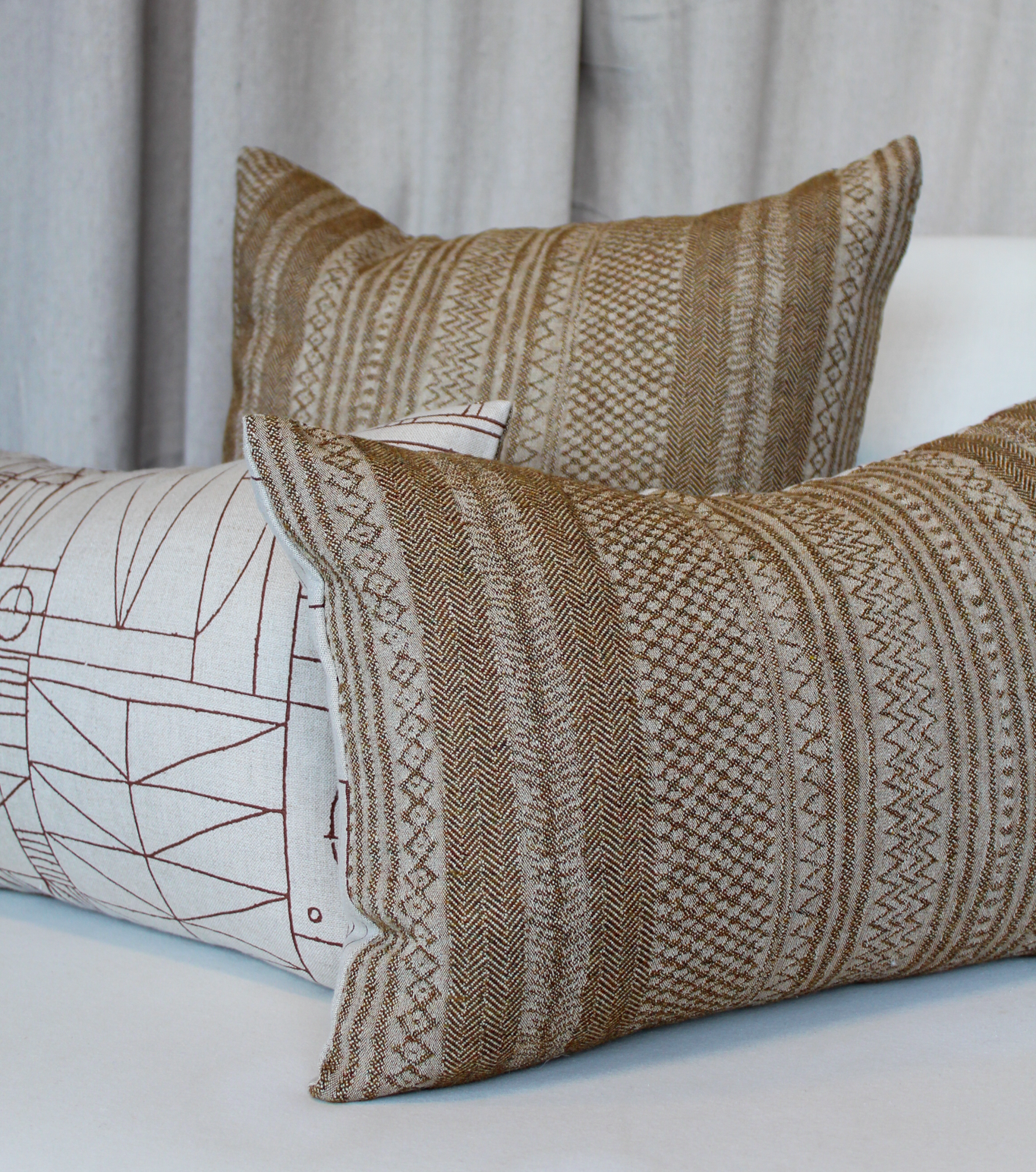 De Le Cuona Kalahari Cabernet with Kerry Joyce Scribe Pillow Cover