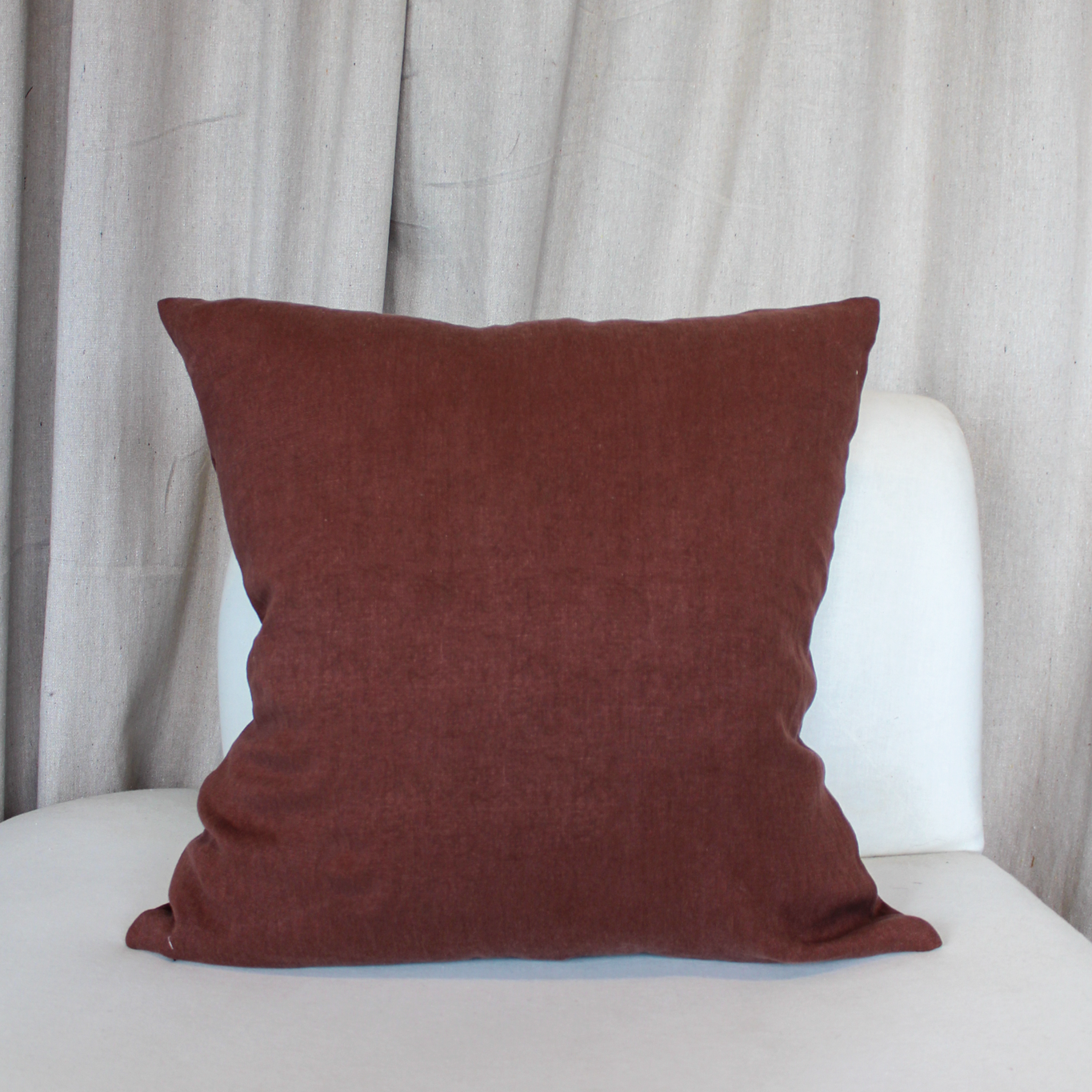 Design of the  Times Sonora Linen Red Pillow Cover
