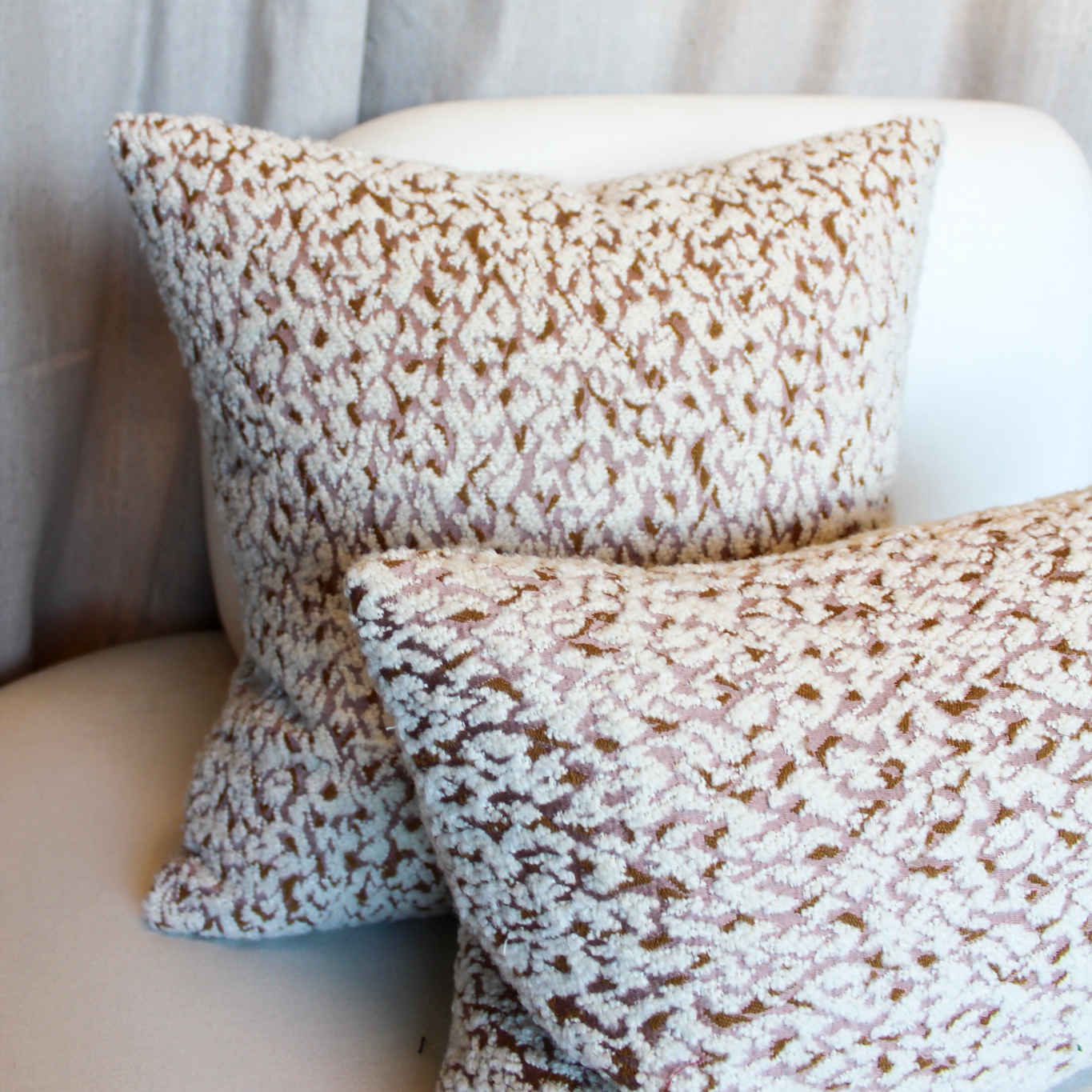 Metaphores Feline Impala Pillow Cover